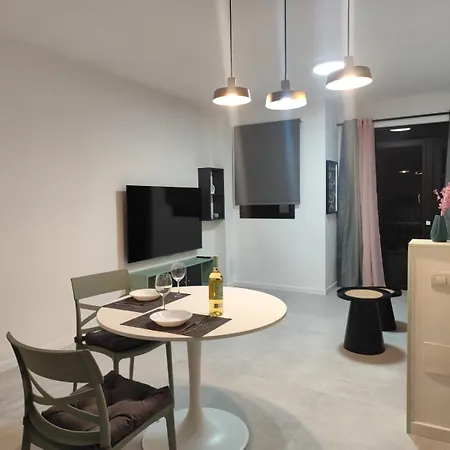 A 2 Minutos De La Playa - Casa Nova *